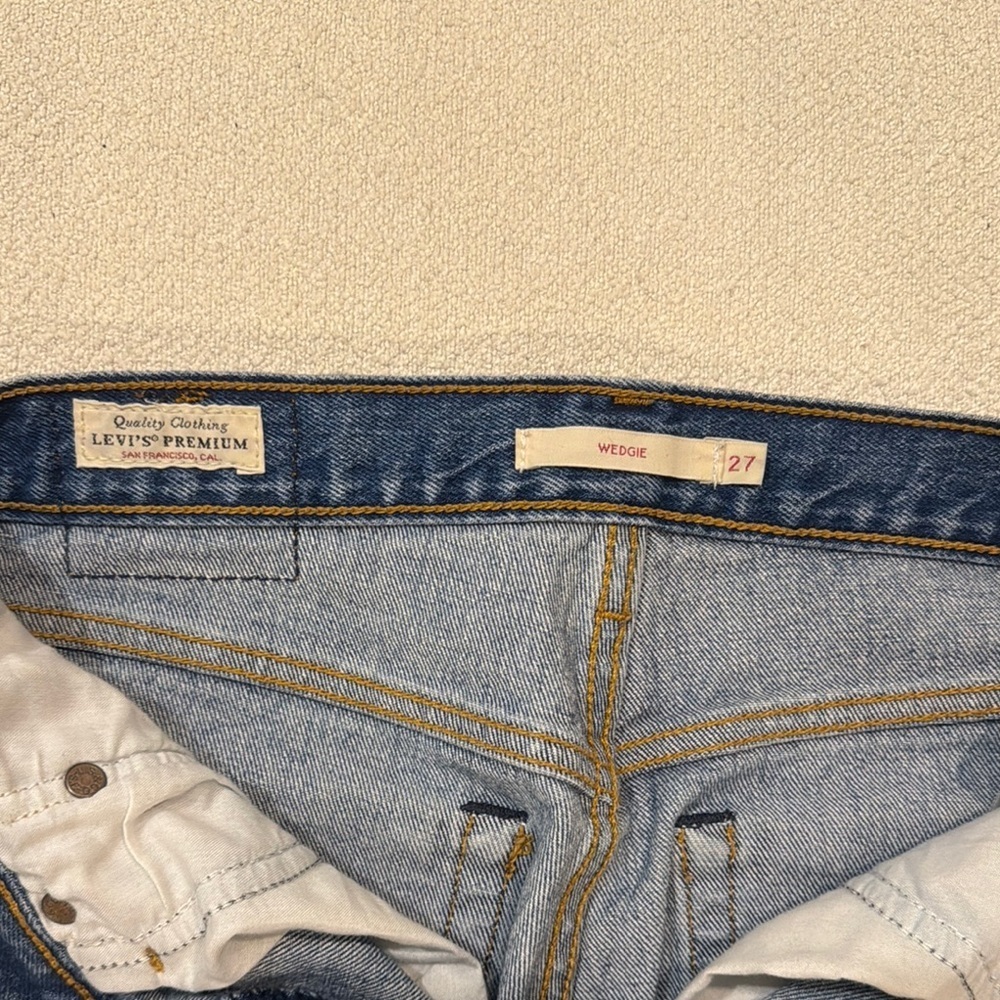 Levi’s Blue Skinny Jeans with Distressed Details - Picture 4 of 5
